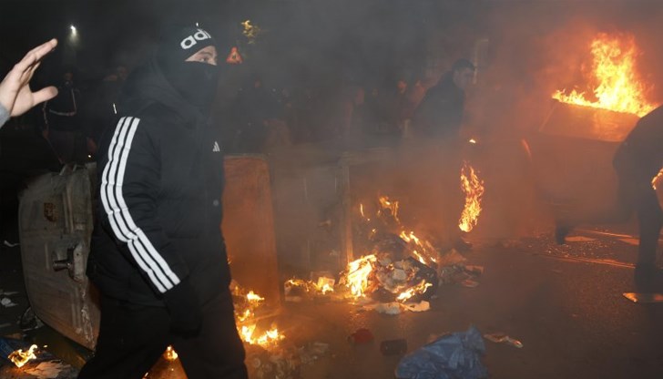 Десет от задържаните остават в ареста за 72 часа, разследват ги за хулиганство и нападение над полицаи