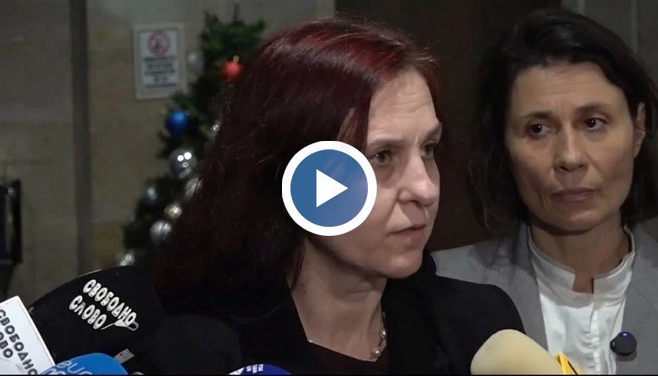 По думите на майката в 5 РПУ момичета са били вързани за пейка едно денонощие