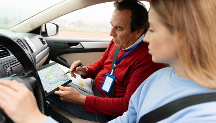 Германският министър на транспорта каза, че семейство с две деца плаща близо 10 000 евро за шофьорски курсове