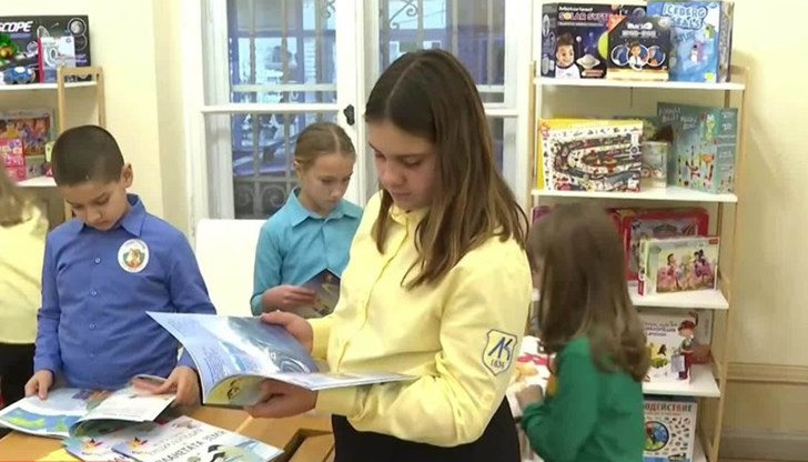 Малки дарители събират средства за болни връстници и приюти за животни в града