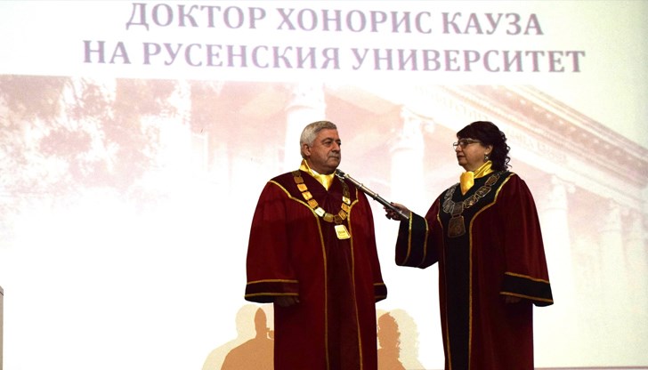 Дългогодишният ректор бе отличен за изключителния си принос към развитието на висшето училище