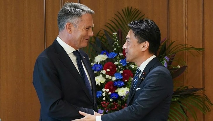 Ричард Марлс и Шинджиро Коидзуми дадоха съвместна пресконференция в Токио Ричард Марлс и Шинджиро Коидзуми дадоха съвместна пресконференция в Токио