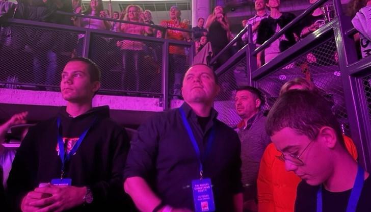 Тази вечер предстои втората част от THE BIGGEST CHRISTMAS PARTY