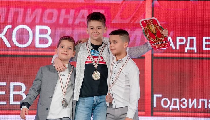 Филип Кашов стана републикански шампион, а Владиян Цветков взе бронз на церемонията в Пловдив Филип Кашов стана републикански шампион, а Владиян Цветков взе бронз на церемонията в Пловдив