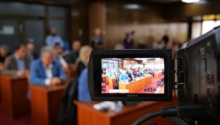 Кметът Пенчо Милков изтегли предложението за промени в такса смет, а искането за безплатен транспорт на учениците не беше прието Кметът Пенчо Милков изтегли предложението за промени в такса смет, а искането за безплатен транспорт на учениците не беше прието