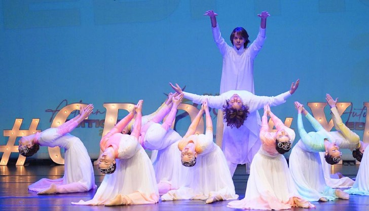 120 млади танцьори представят спектакъла на 18 декември 120 млади танцьори представят спектакъла на 18 декември