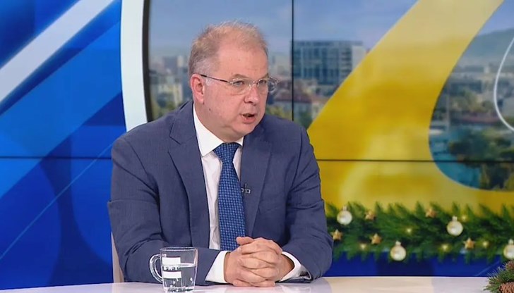 Радомир Чолаков алармира, че големите вериги извиват ръцете на производителите с огромни отстъпки Радомир Чолаков алармира, че големите вериги извиват ръцете на производителите с огромни отстъпки