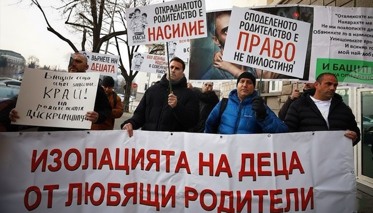 Депутатите обсъждат окончателни промени в Семейния кодекс, които предвиждат отнемане на права при възпрепятстване на контакт Депутатите обсъждат окончателни промени в Семейния кодекс, които предвиждат отнемане на права при възпрепятстване на контакт