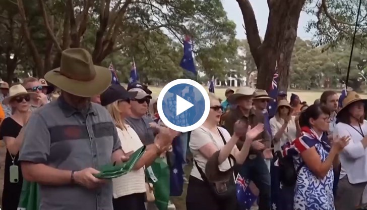 Премиерът Антъни Албанезе нареди пълна проверка на спецслужбите, докато граждани го освиркваха