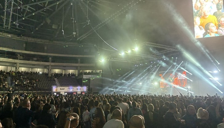 Звездите от 2 Unlimited и Snap! останаха блокирани в Амстердам, пристигат за грандиозен финал утре сутрин