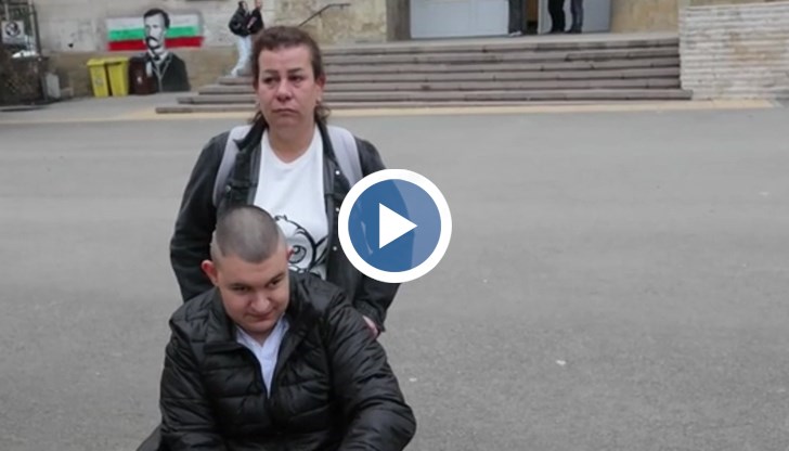 Майката на 16-годишния Недялко от Бургас оцелява с 472 лева на месец заради административен хаос