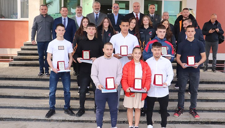 Европейският вицешампион по вдигане на тежести получи отличието си от областния управител на тържествена церемония