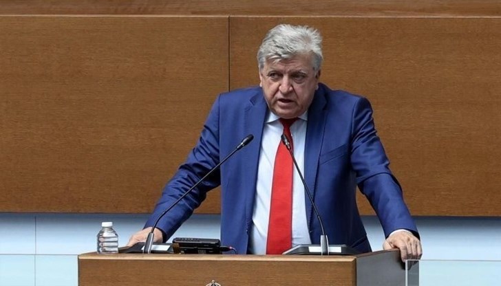 Манол Генов: Ще връщаме пластмасови бутилки срещу 10 стотинки Манол Генов: Ще връщаме пластмасови бутилки срещу 10 стотинки