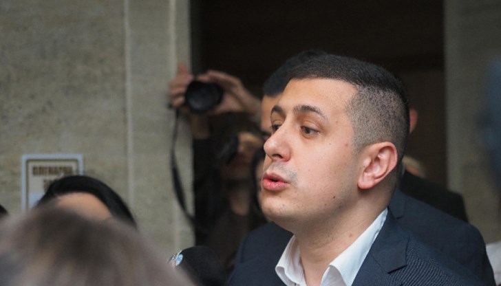 Народният представител от "БСП – Обединена левица" предлага "златната среда" – гласуване с хартия и машинно броене на вота Народният представител от "БСП – Обединена левица" предлага "златната среда" – гласуване с хартия и машинно броене на вота