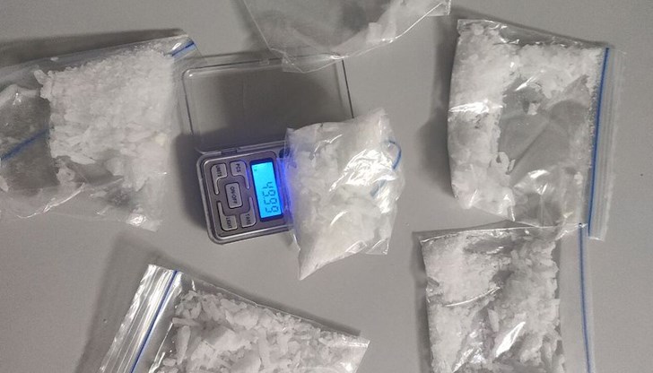 Служители на Второ районно задържаха и двама клиенти на пласьора Служители на Второ районно задържаха и двама клиенти на пласьора