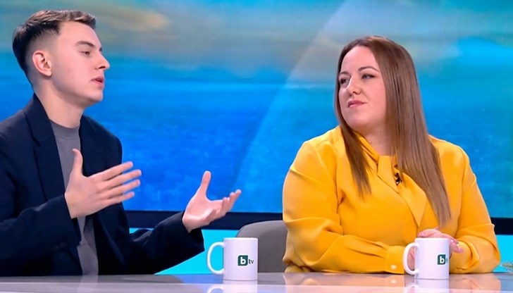 Екипът на телевизията е срещнал трудности с предаването на живо, а КРС отрича заглушаване