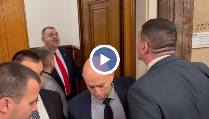 Пеевски се заключи в стаята си след сблъсъка с Мирчев