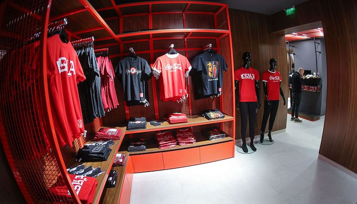 Първите 100 клиенти получават специална отстъпка, Бруно Жордао ще раздава