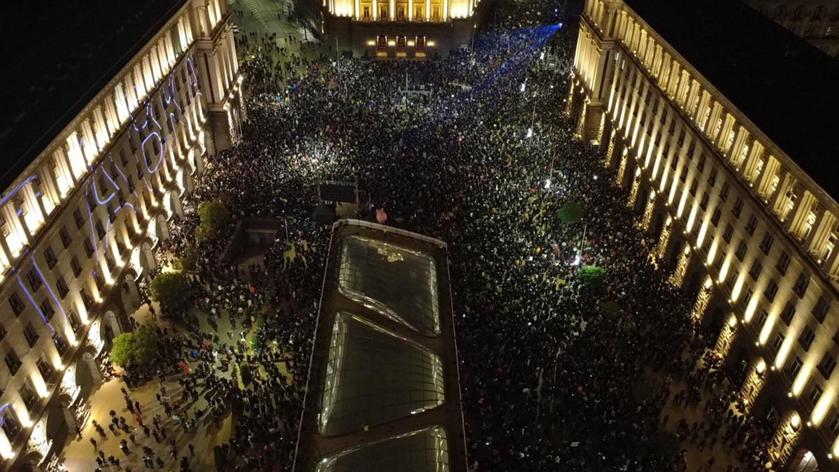 Хора с различни убеждения застанаха заедно срещу корупционния моделВ края