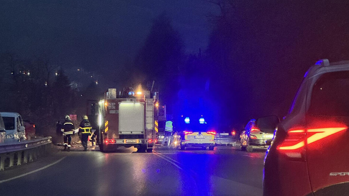 Жена е с опасност за живота, трима мъже са ранени