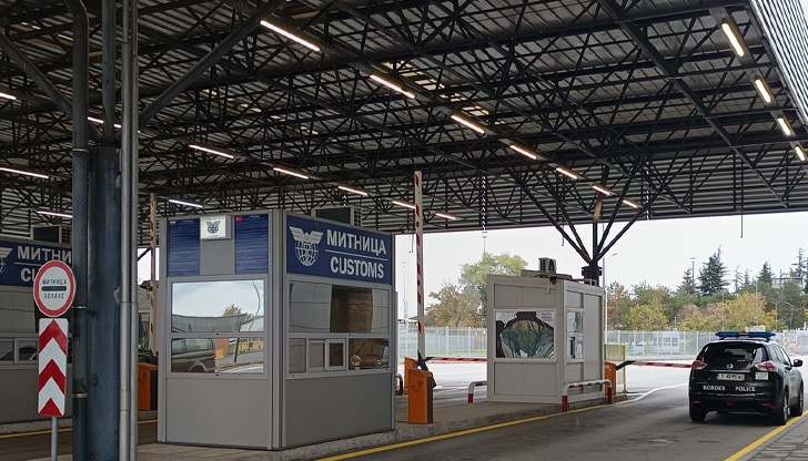 Движението е спряно за всички видове автомобили след 14:00 часа