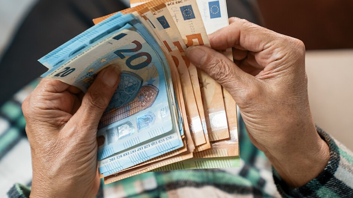 Специални релефни линии и специфични ръбове помагат за различаване на