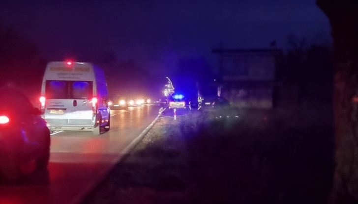 Мъж и жена са в болница след тежък удар на