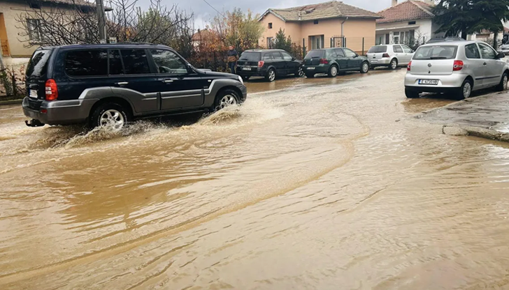 Значителни валежи се очакват в Южна България, червен код за