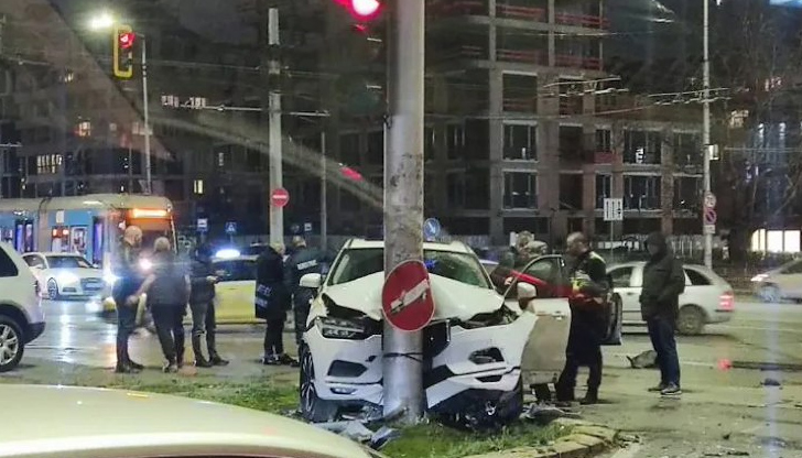 Инцидентът блокира движението по булевард БългарияТежък пътен инцидент стана тази