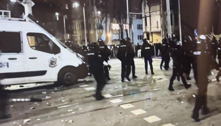 Доброволци спасяваха ранени, докато полицията вдигаше рамене пред погромаМлади лекари