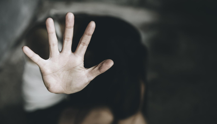 56-годишният извършител причакал жертвата в дома ѝ и я нападнал