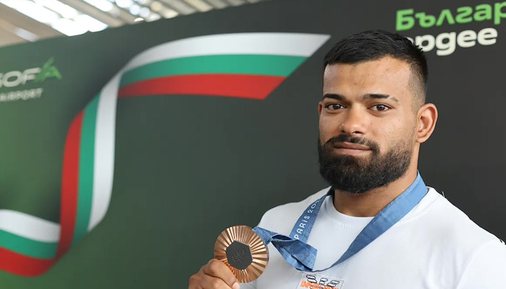 В пробата на щангиста са открити следи от анаболен стероид,