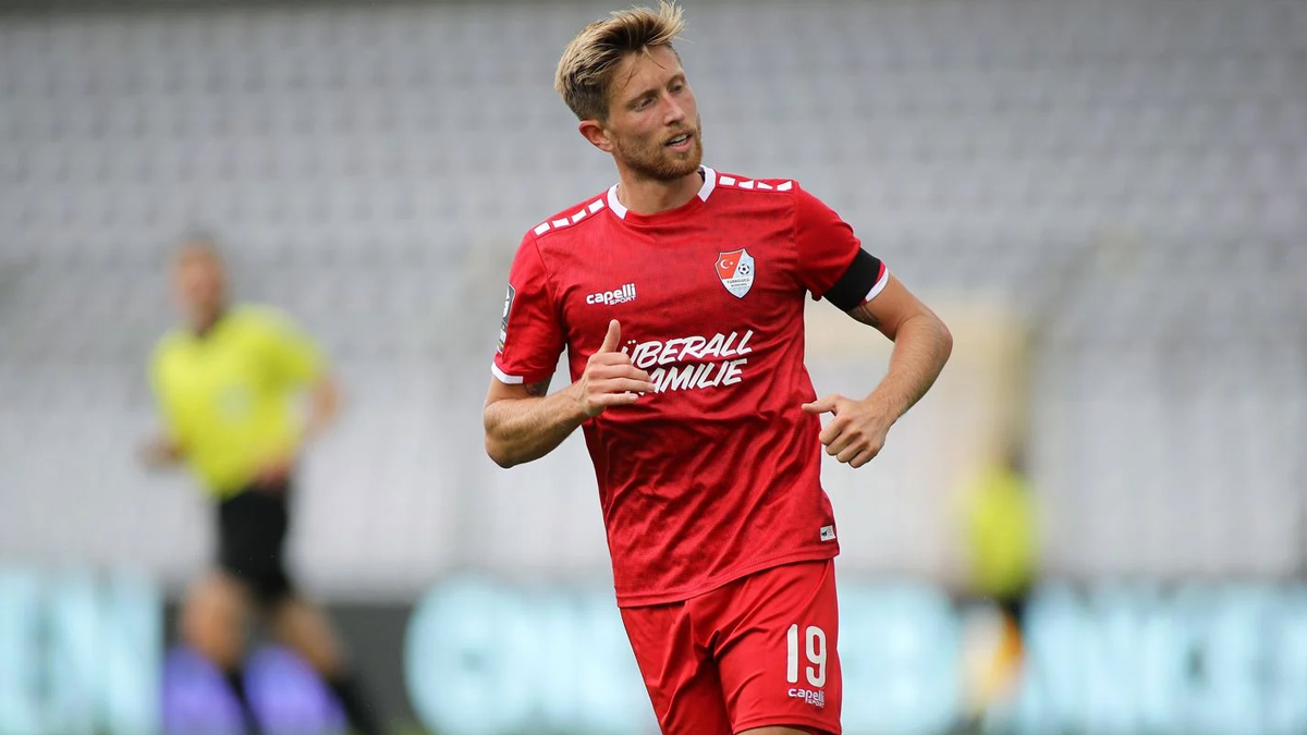 Съпругата на Себастиан Хертнер, която е била с него, е