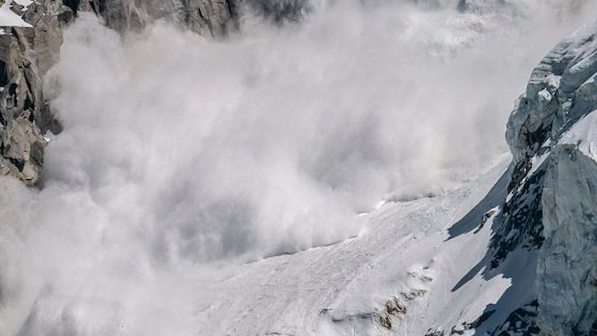 Спасители откриха телата тази вечер в планината Вардусия след мащабна
