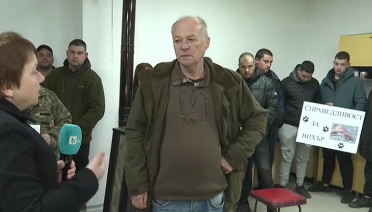 Камери заснеха как извършителят хладнокръвно товари трупа на животното в