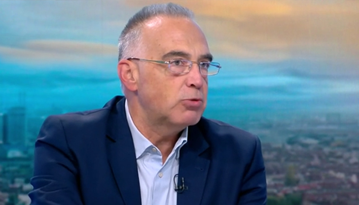 Президентът няма партийни структури и тръгва от по-слаба позиция, смята