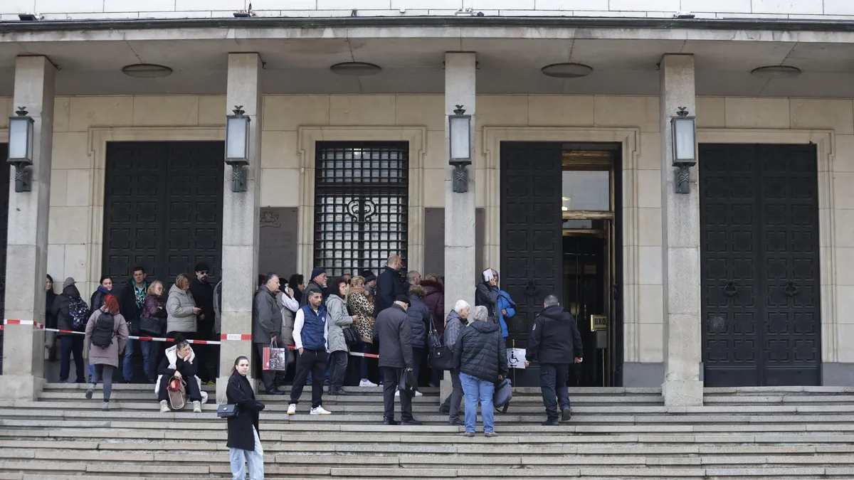 Големият интерес към стартовите комплекти с евромонети е причина банката