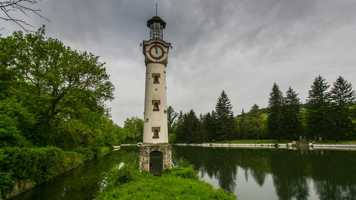 49-годишният мъж е паднал във водата до Часовниковата кула, униформените