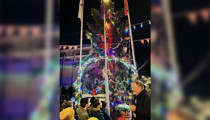 Богата програма и коледно настроение събраха жителите на кварталаКоледните светлини