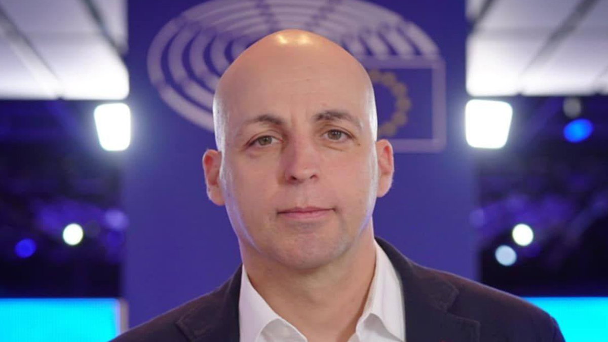 Разследващият журналист обяви подкрепата си за Мария ЦънцароваЕмблематичният разследващ журналистСтоян