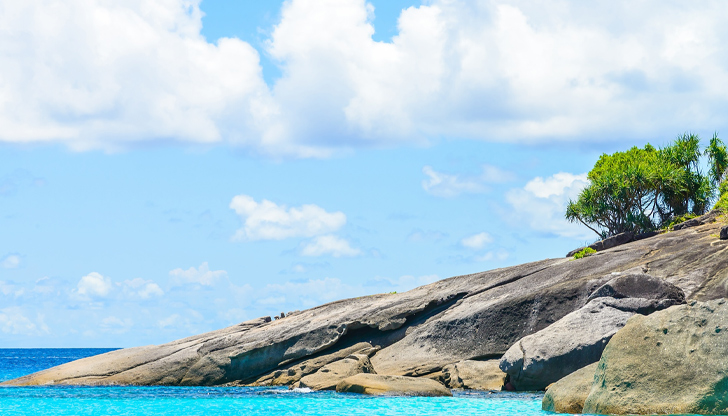 От потъналите кораби на Микронезия до вулканите на Монсерат –