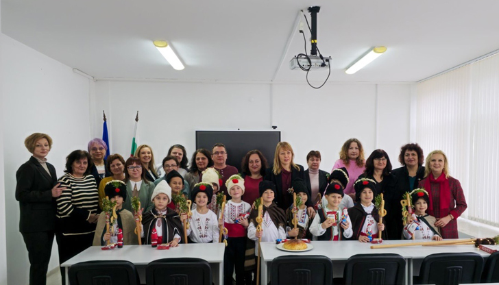 Учениците от ОУ Иван Вазов отправиха наричания за здраве и