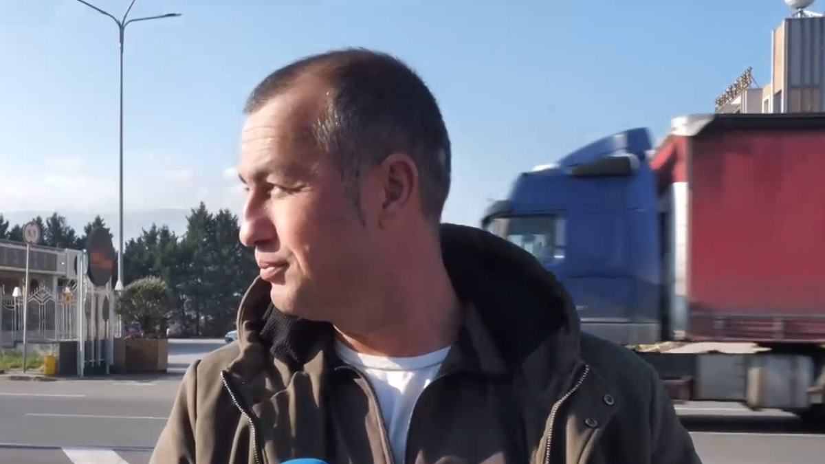 Протестиращите спират камиони заради неизплатени субсидииГръцки фермери започнаха ефективна блокада