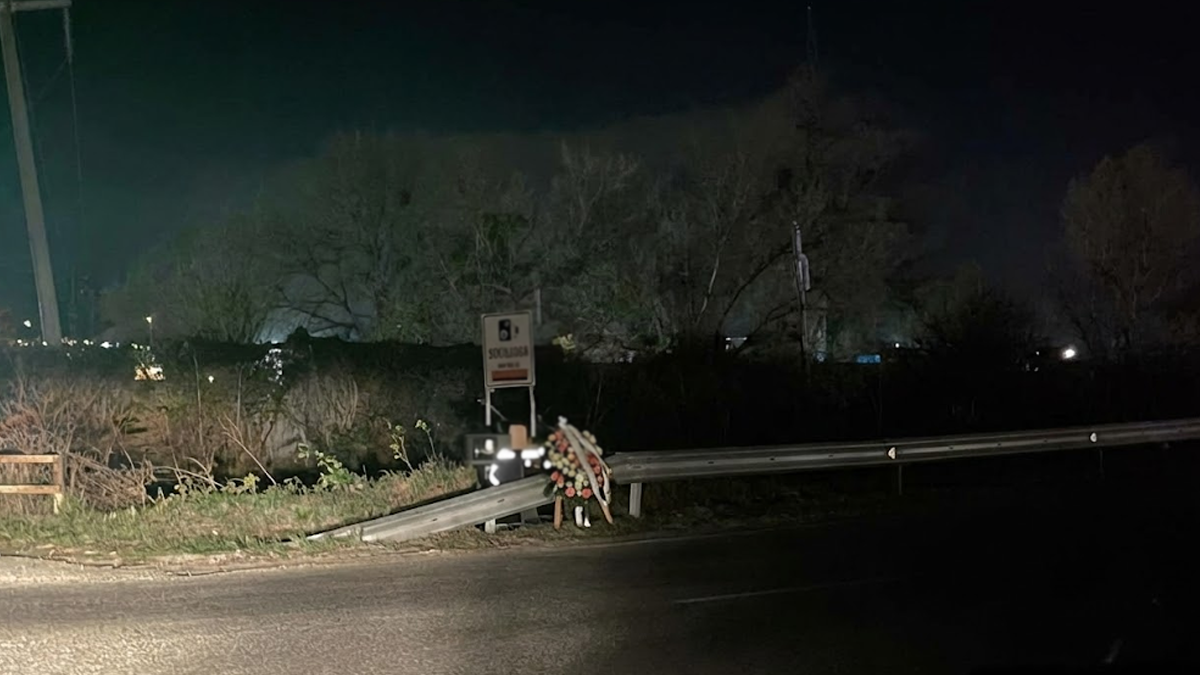 Граждани заснеха патрулен автомобил, паркирал до лобното място на тримата