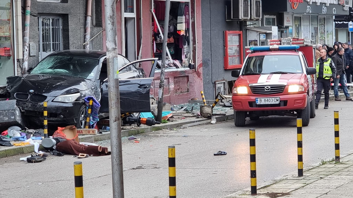 Автомобилът прегазил две жени на тротоараДве жени загубиха живота си