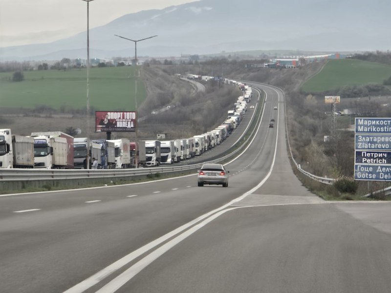 Трафикът е освободен след блокадата на гръцките фермери, опашката от