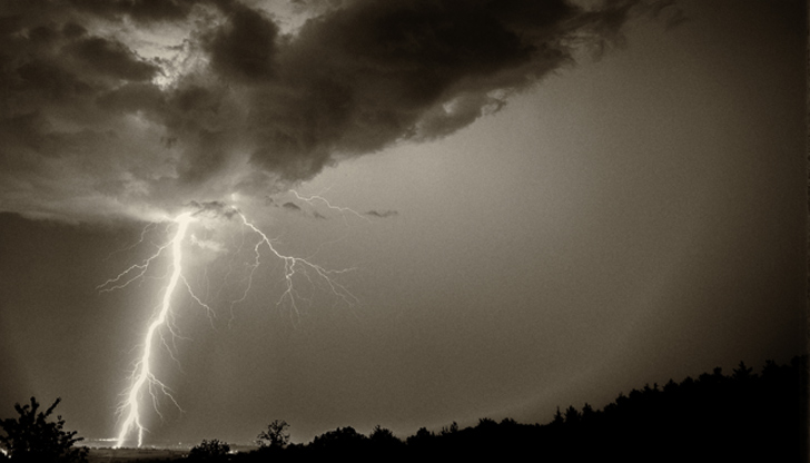 Издаден е жълт код за опасно времеСредиземноморската буря Байрон връхлетя