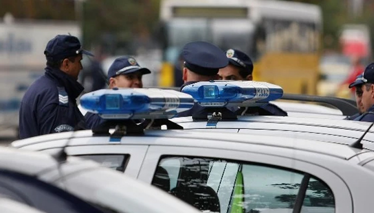 Разследват трима полицейски служители за участие в схема за наркотици,