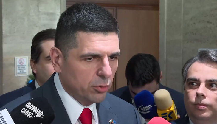 Коалицията призовава гражданите на площада утре, след като управляващите върнаха