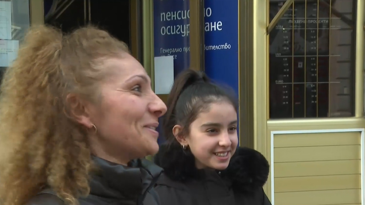 Търговците отчитат засилено търсене на шапки, шалове и плюшени играчкиКоледната